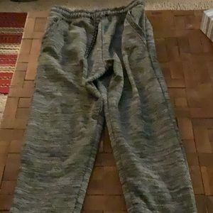 Boys 2(X)IST gray sweatpants. Size: small. Colors: gray and black.